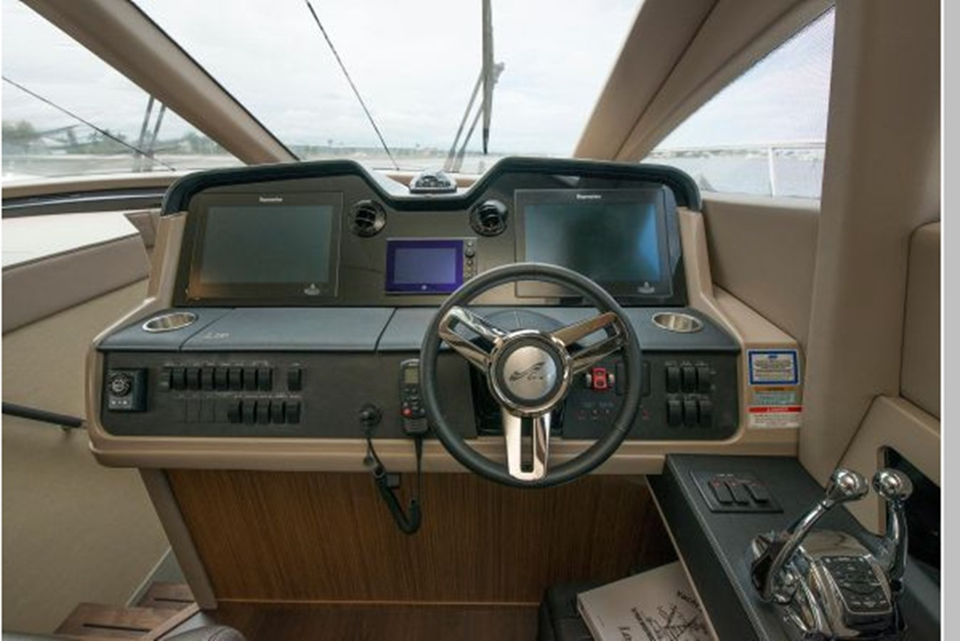https://arconyachts.ams3.digitaloceanspaces.com/118223/conversions/large_3018044-optimize.jpg