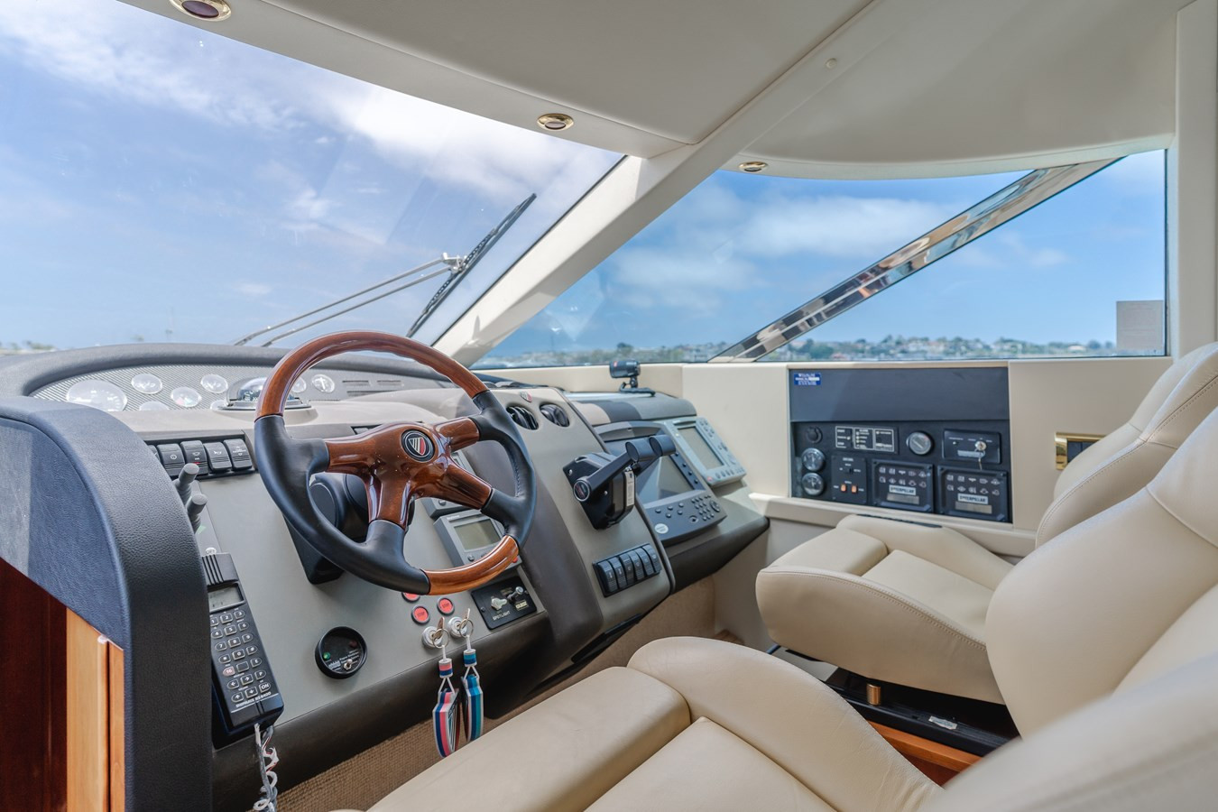https://arconyachts.ams3.digitaloceanspaces.com/118282/conversions/large_3761636-optimize.jpg