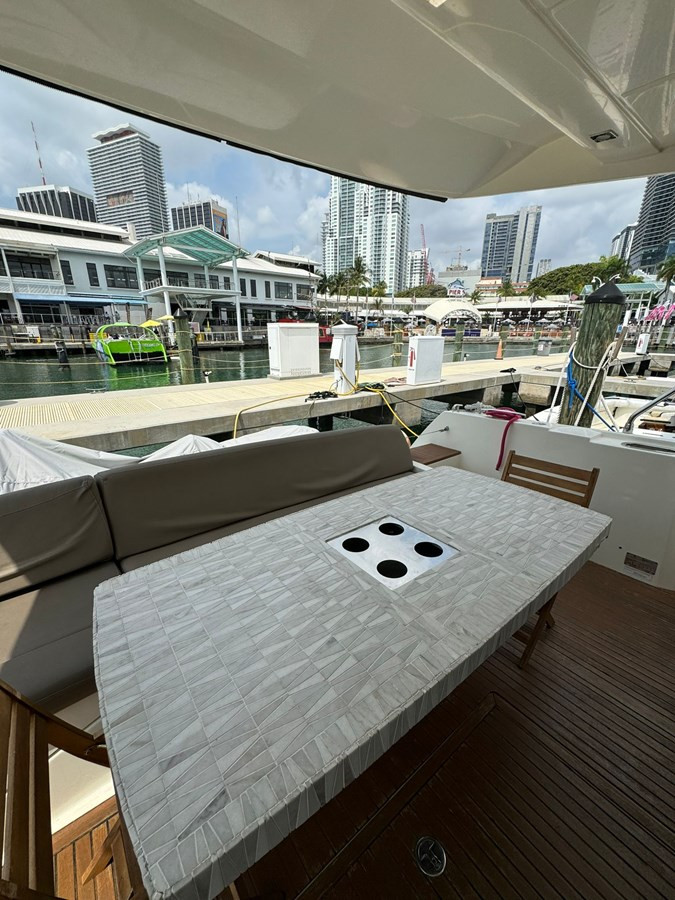 https://arconyachts.ams3.digitaloceanspaces.com/118406/conversions/large_4217793-optimize.jpg