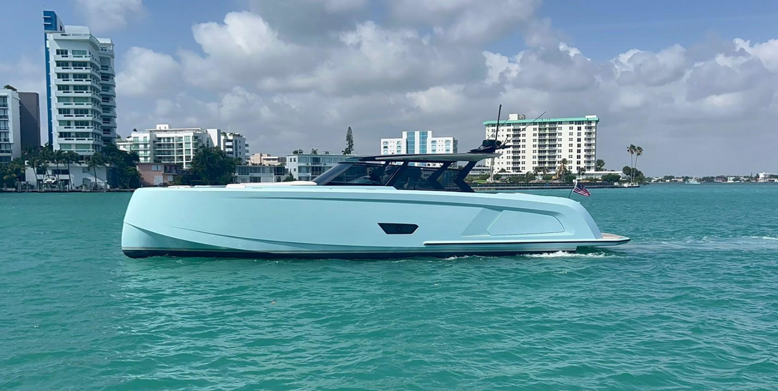 https://arconyachts.ams3.digitaloceanspaces.com/118423/conversions/large_3824102-optimize.jpg