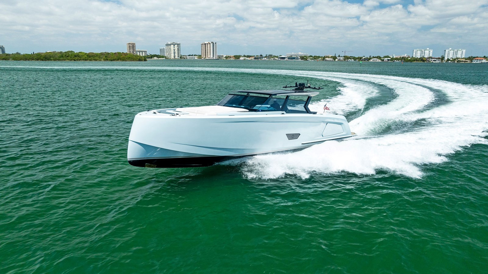 https://arconyachts.ams3.digitaloceanspaces.com/118426/conversions/large_4168367-optimize.jpg