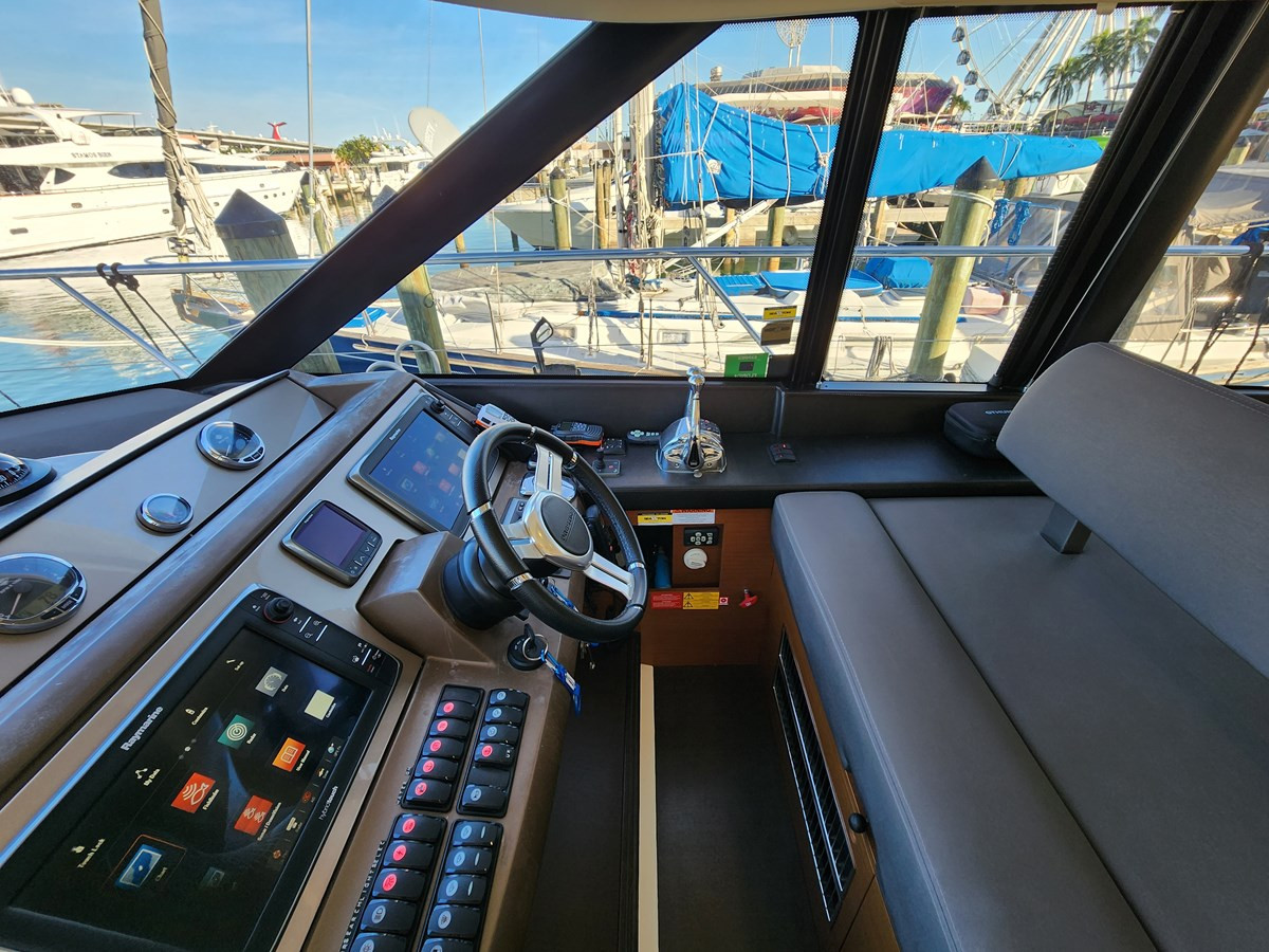 https://arconyachts.ams3.digitaloceanspaces.com/118427/conversions/large_4217801-optimize.jpg