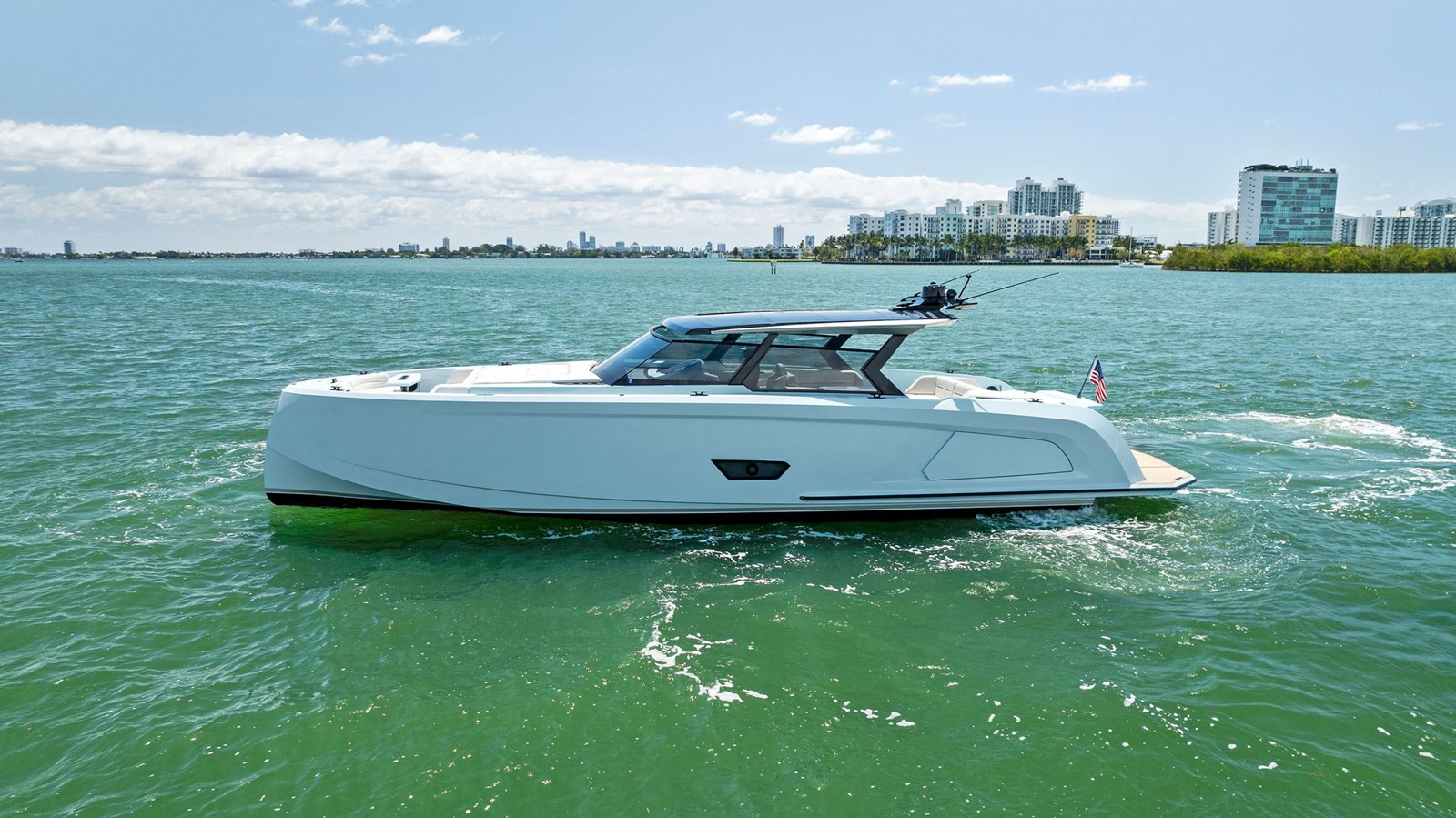 https://arconyachts.ams3.digitaloceanspaces.com/118433/conversions/large_4168345-optimize.jpg