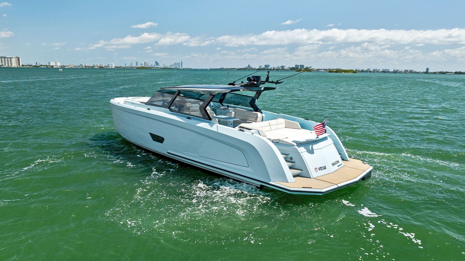https://arconyachts.ams3.digitaloceanspaces.com/118436/conversions/large_4168346-optimize.jpg