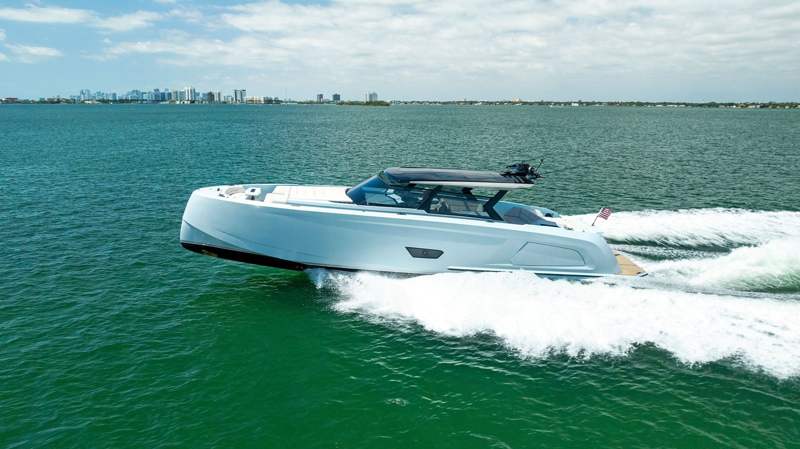 https://arconyachts.ams3.digitaloceanspaces.com/118500/conversions/large_4168368-optimize.jpg
