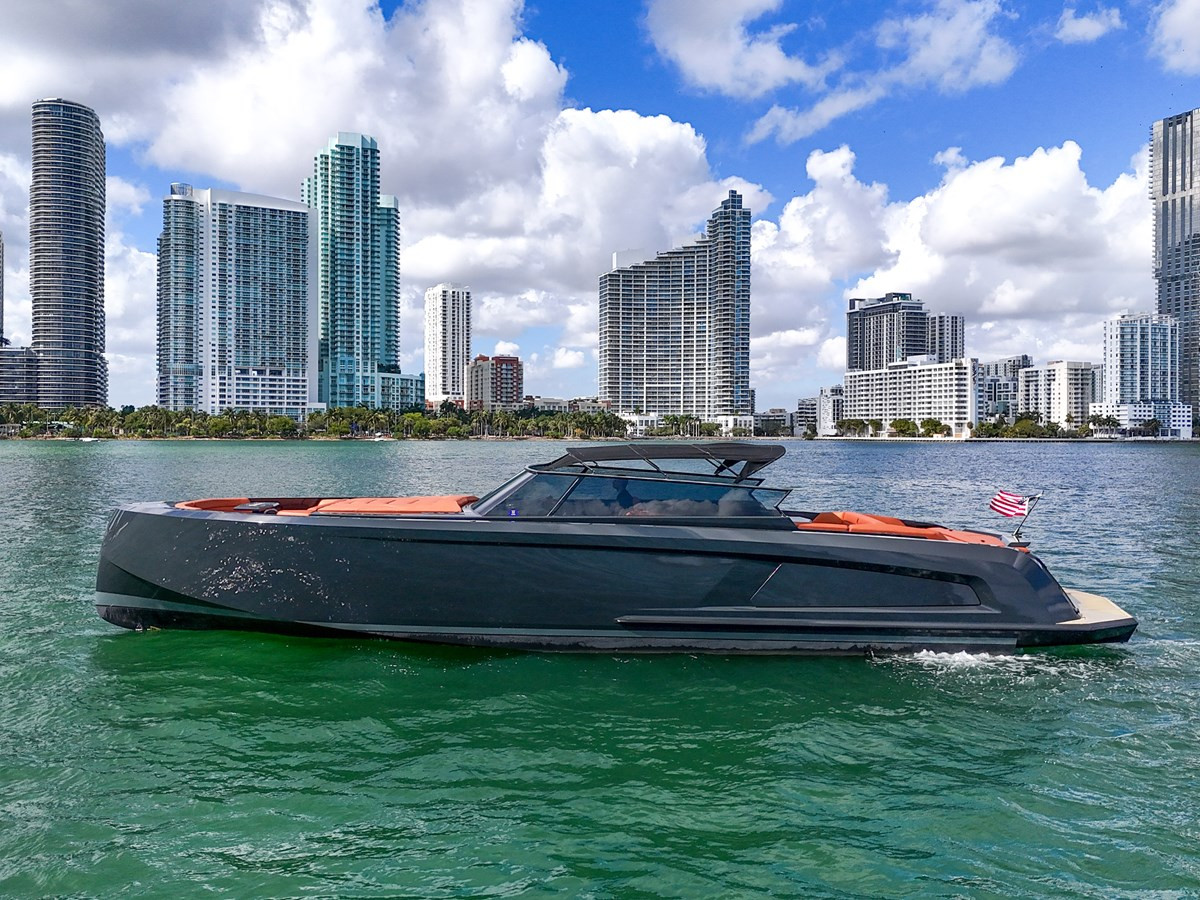 https://arconyachts.ams3.digitaloceanspaces.com/118526/conversions/large_4460772-optimize.jpg