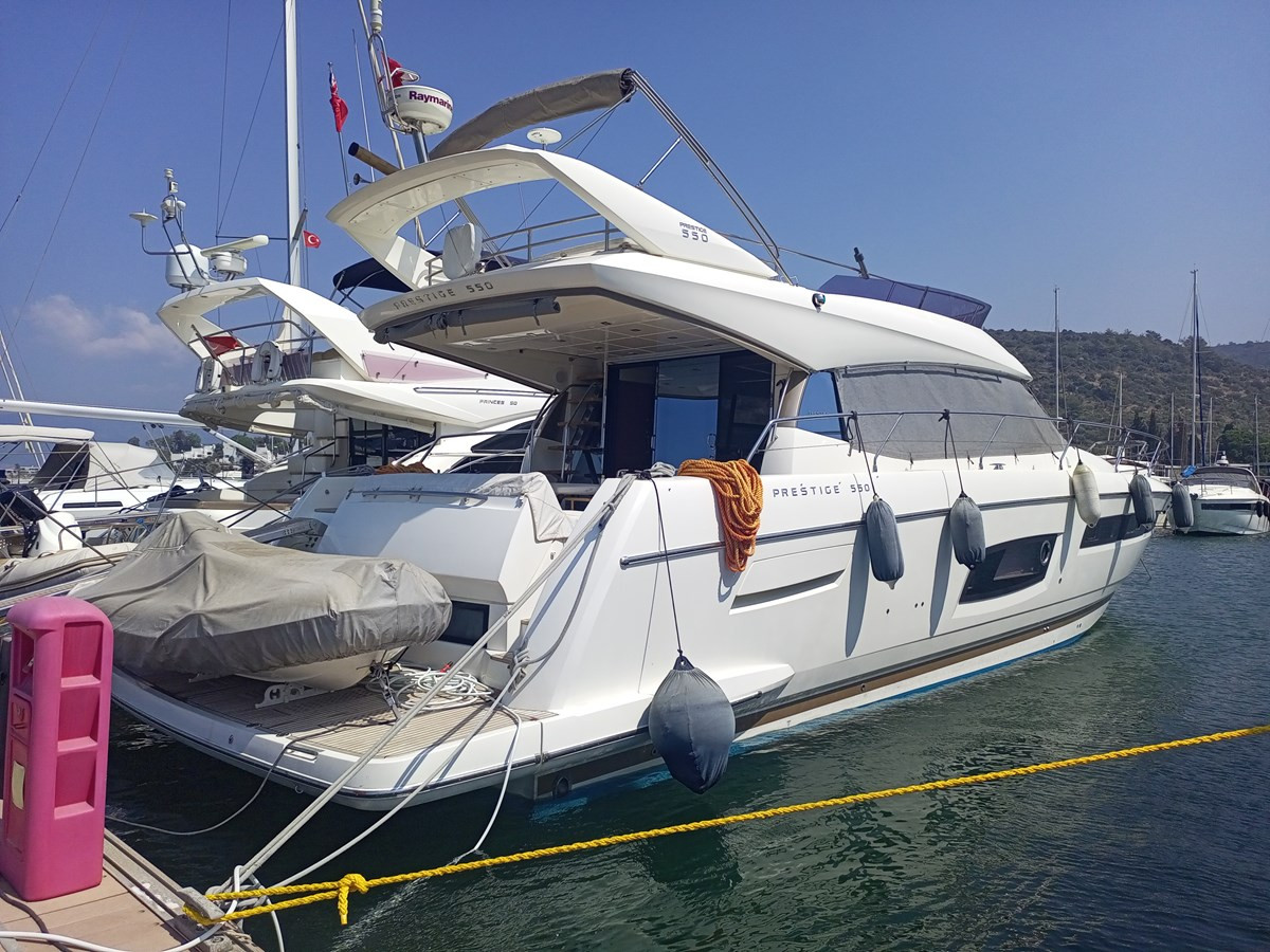 https://arconyachts.ams3.digitaloceanspaces.com/118626/conversions/large_4774521-optimize.jpg