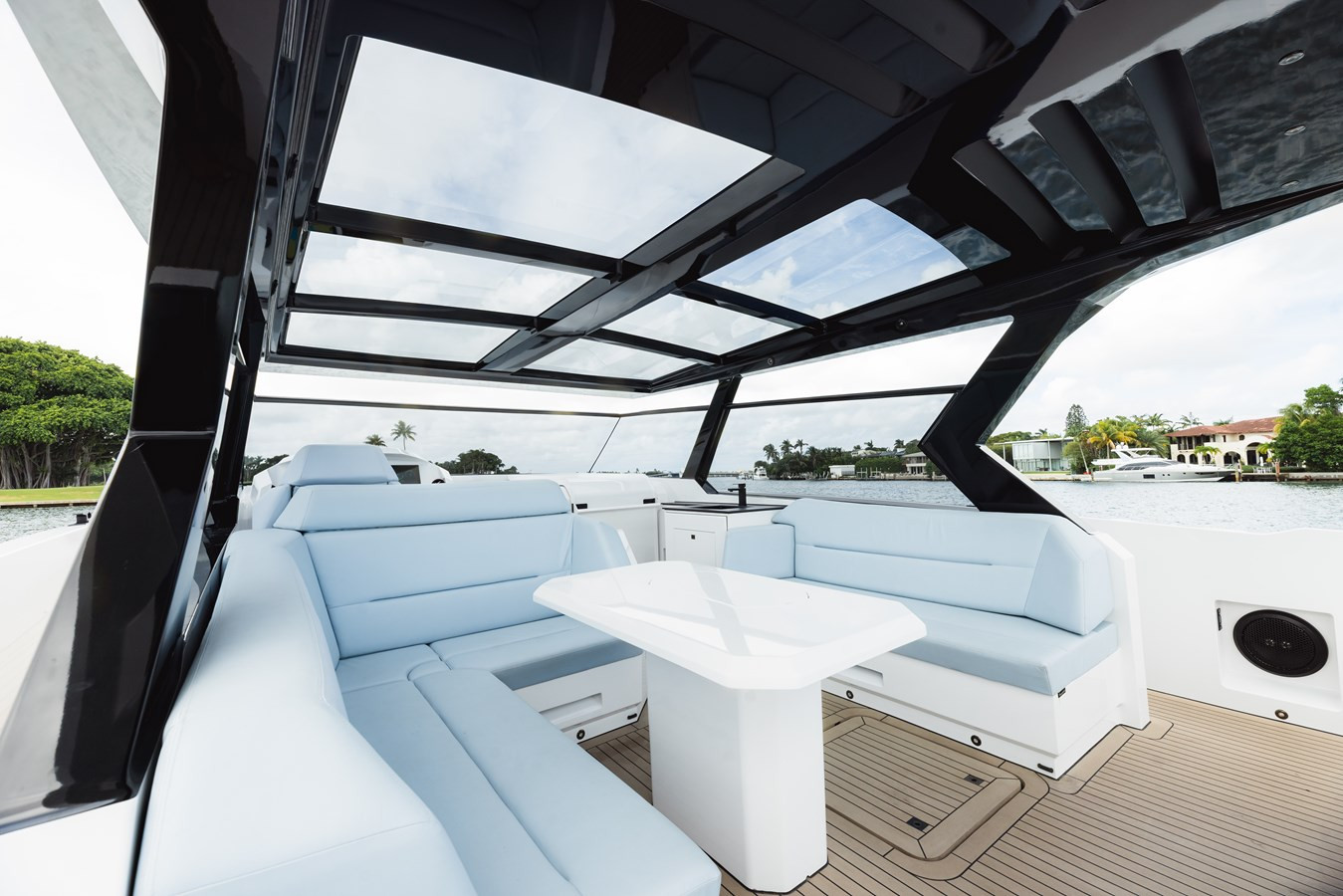 https://arconyachts.ams3.digitaloceanspaces.com/118684/conversions/large_4828822-optimize.jpg