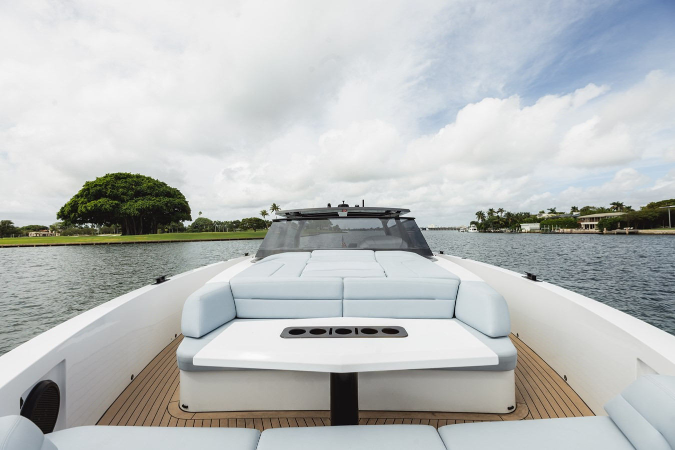 https://arconyachts.ams3.digitaloceanspaces.com/118693/conversions/large_4828826-optimize.jpg