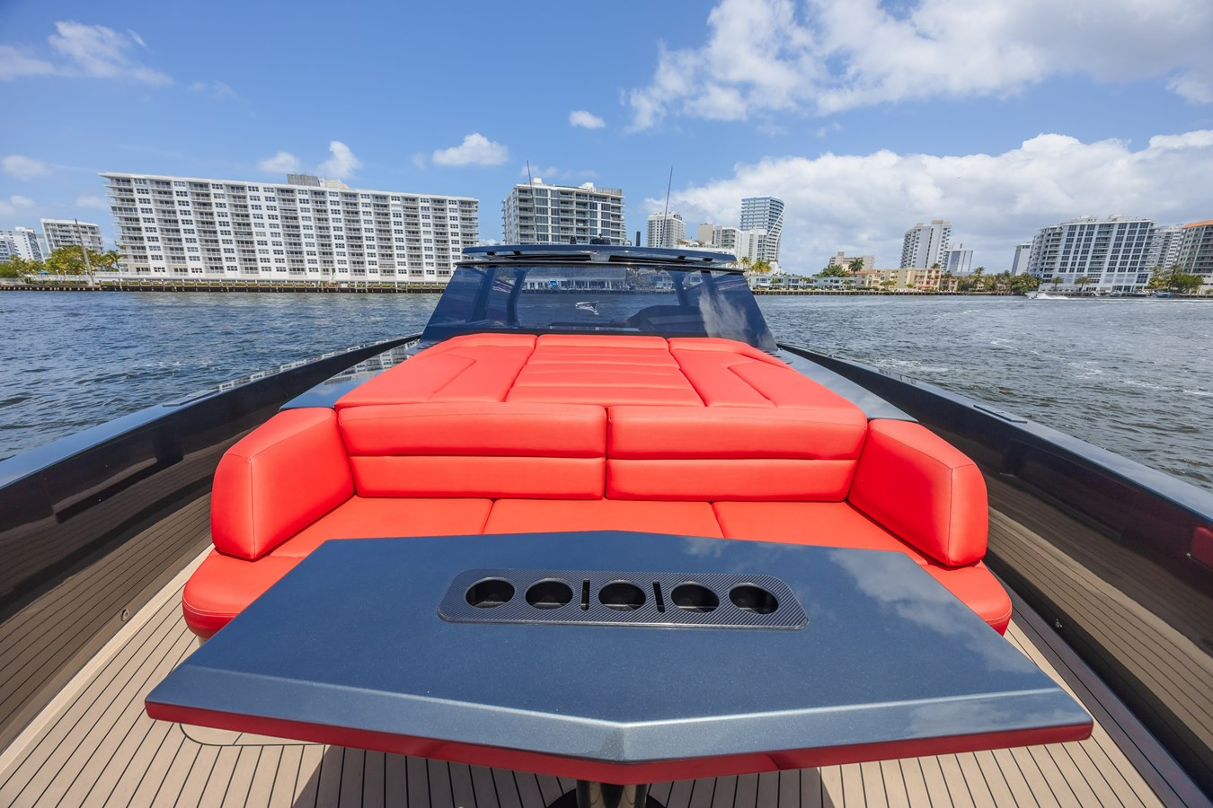 https://arconyachts.ams3.digitaloceanspaces.com/118706/conversions/large_4685453-optimize.jpg