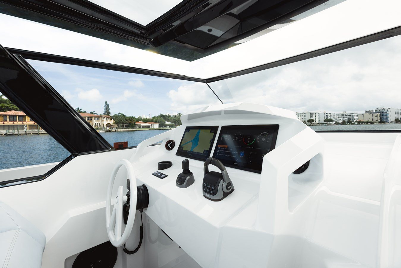 https://arconyachts.ams3.digitaloceanspaces.com/118711/conversions/large_4828832-optimize.jpg
