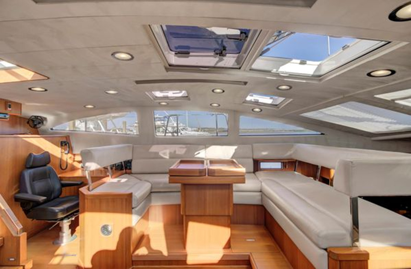 https://arconyachts.ams3.digitaloceanspaces.com/118930/conversions/large_3927392-optimize.jpg