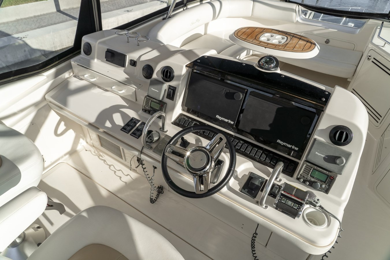 https://arconyachts.ams3.digitaloceanspaces.com/118933/conversions/large_4001000-optimize.jpg
