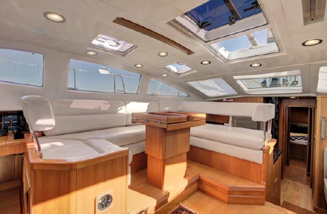 https://arconyachts.ams3.digitaloceanspaces.com/118934/conversions/large_3927393-optimize.jpg