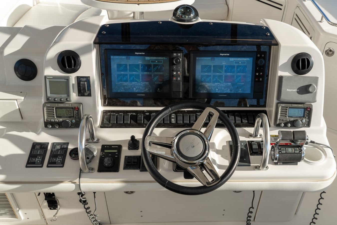 https://arconyachts.ams3.digitaloceanspaces.com/118936/conversions/large_4001001-optimize.jpg
