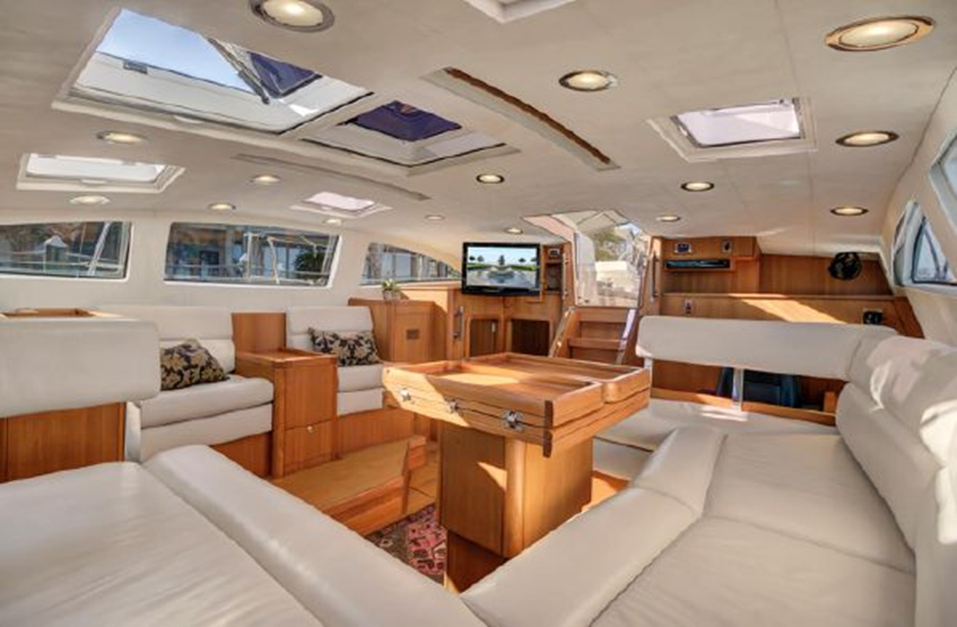 https://arconyachts.ams3.digitaloceanspaces.com/118945/conversions/large_3927396-optimize.jpg