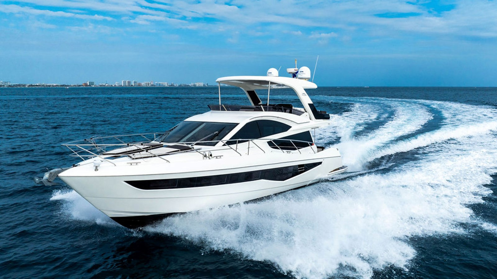 https://arconyachts.ams3.digitaloceanspaces.com/118949/conversions/large_4394135-optimize.jpg