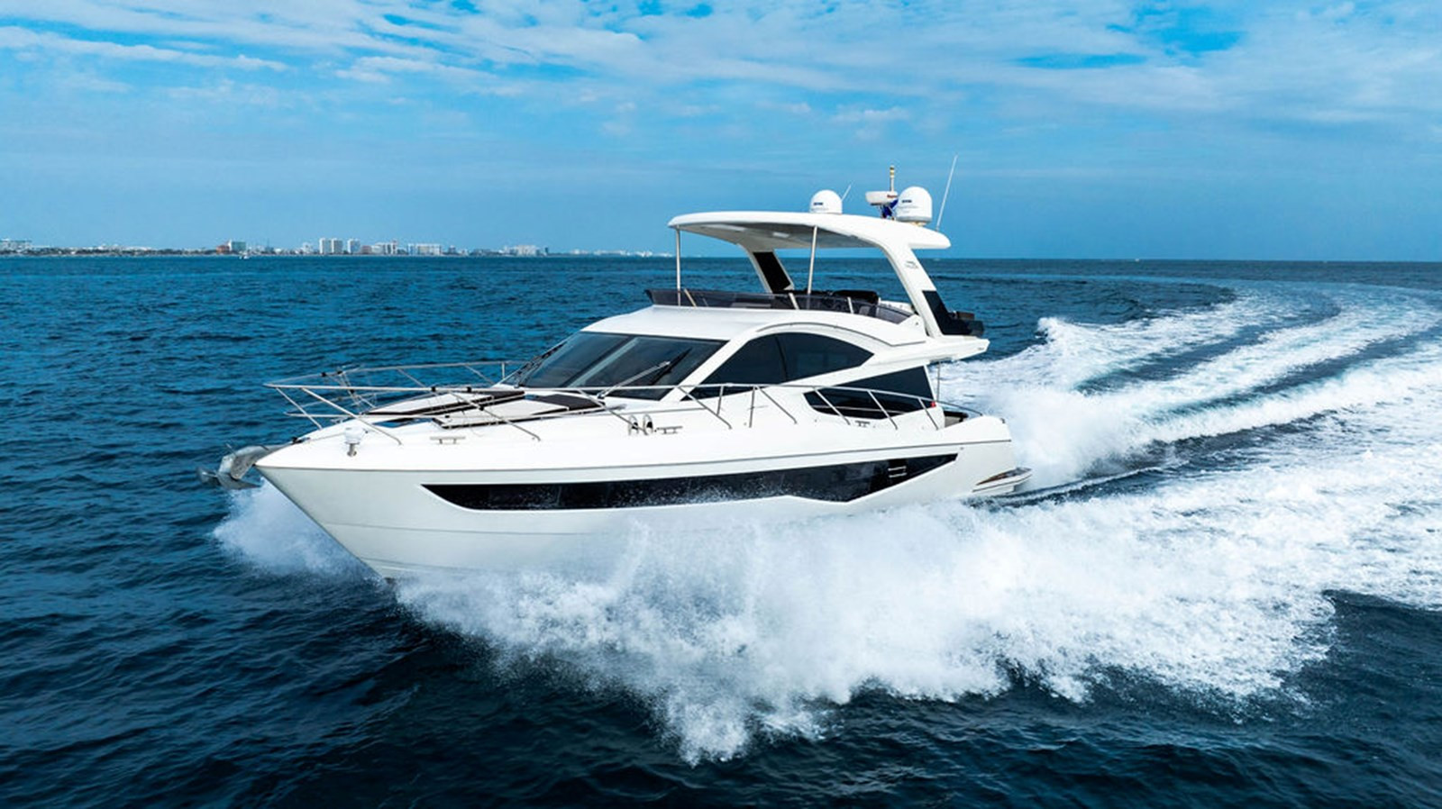 https://arconyachts.ams3.digitaloceanspaces.com/118954/conversions/large_4394137-optimize.jpg