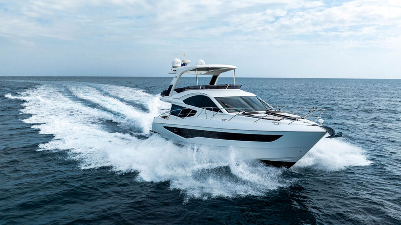 https://arconyachts.ams3.digitaloceanspaces.com/118956/conversions/large_4394138-optimize.jpg