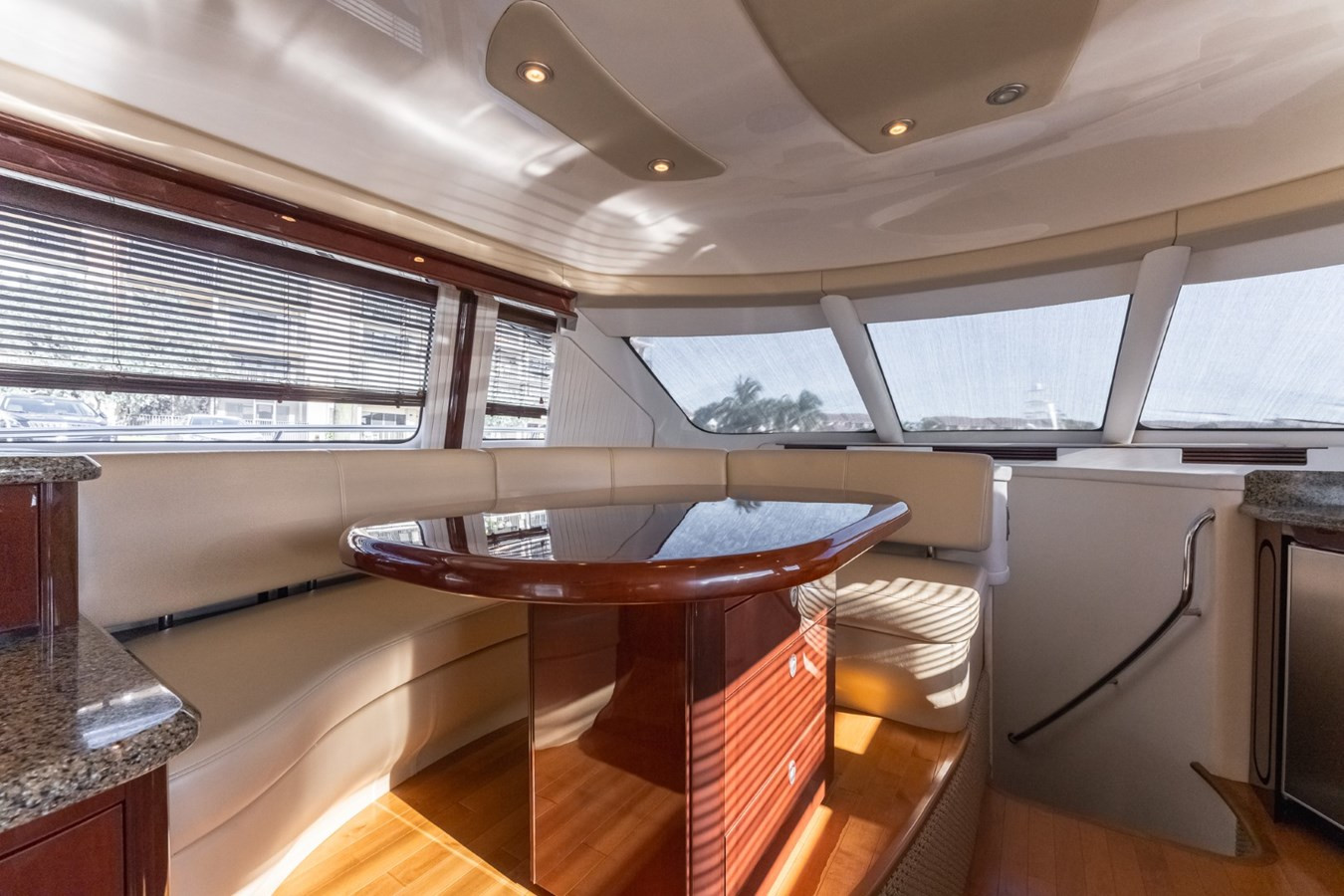 https://arconyachts.ams3.digitaloceanspaces.com/118970/conversions/large_4001015-optimize.jpg
