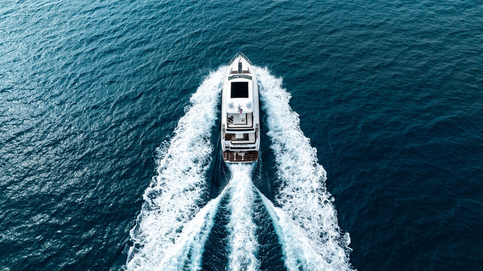 https://arconyachts.ams3.digitaloceanspaces.com/118971/conversions/large_4394144-optimize.jpg