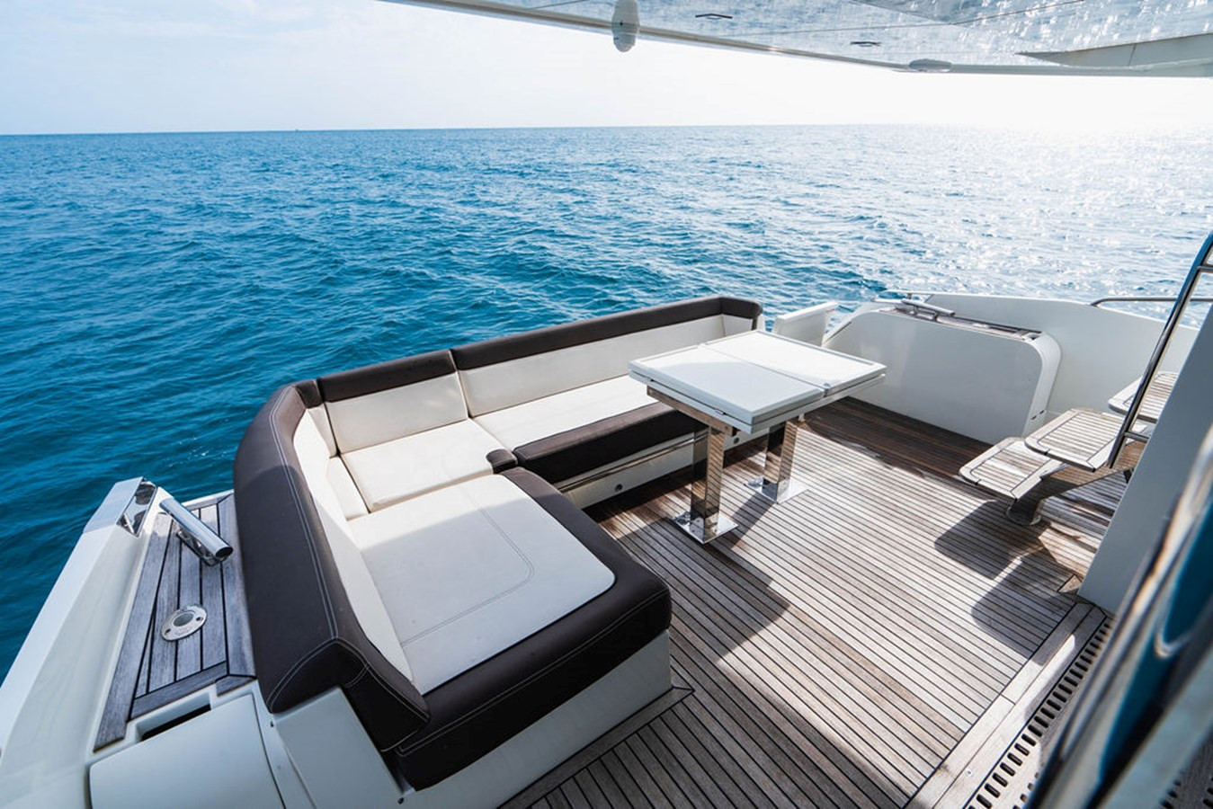 https://arconyachts.ams3.digitaloceanspaces.com/118989/conversions/large_4394150-optimize.jpg
