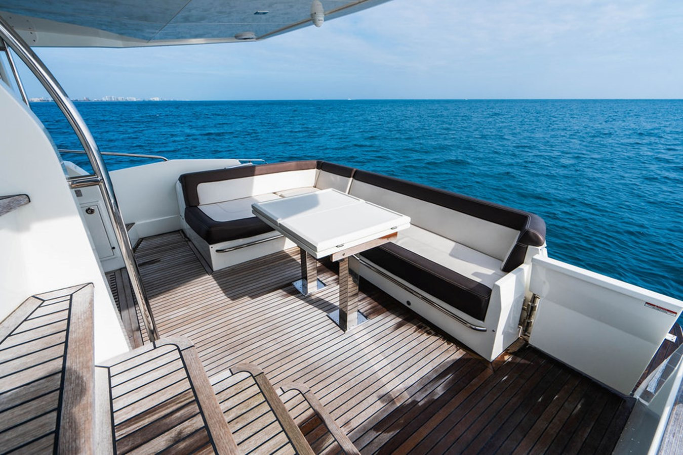 https://arconyachts.ams3.digitaloceanspaces.com/118992/conversions/large_4394151-optimize.jpg