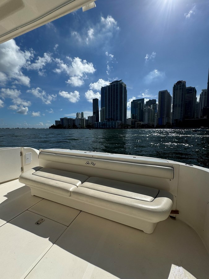 https://arconyachts.ams3.digitaloceanspaces.com/119038/conversions/large_4676756-optimize.jpg