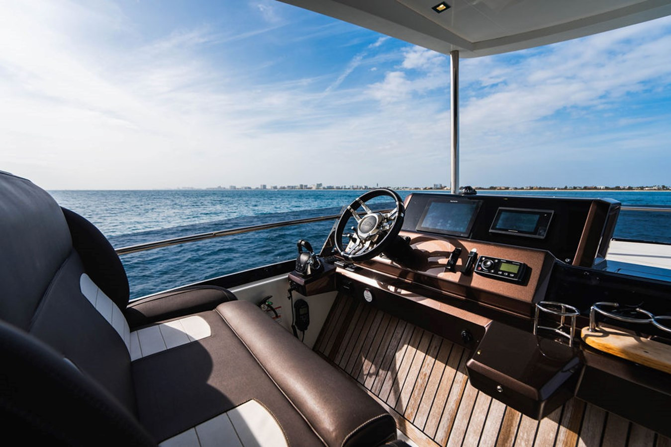 https://arconyachts.ams3.digitaloceanspaces.com/119079/conversions/large_4394180-optimize.jpg