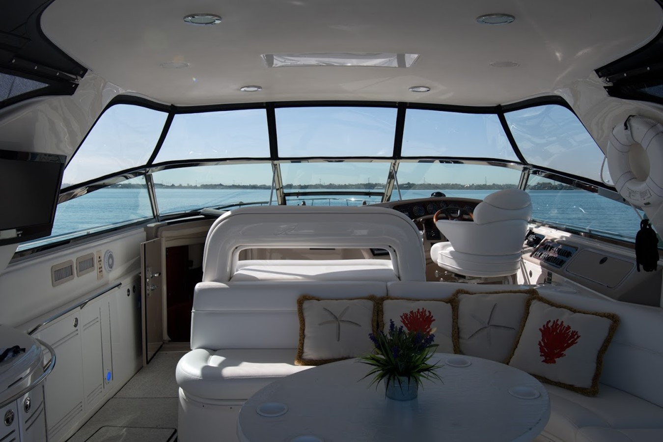 https://arconyachts.ams3.digitaloceanspaces.com/119107/conversions/large_1992106-optimize.jpg