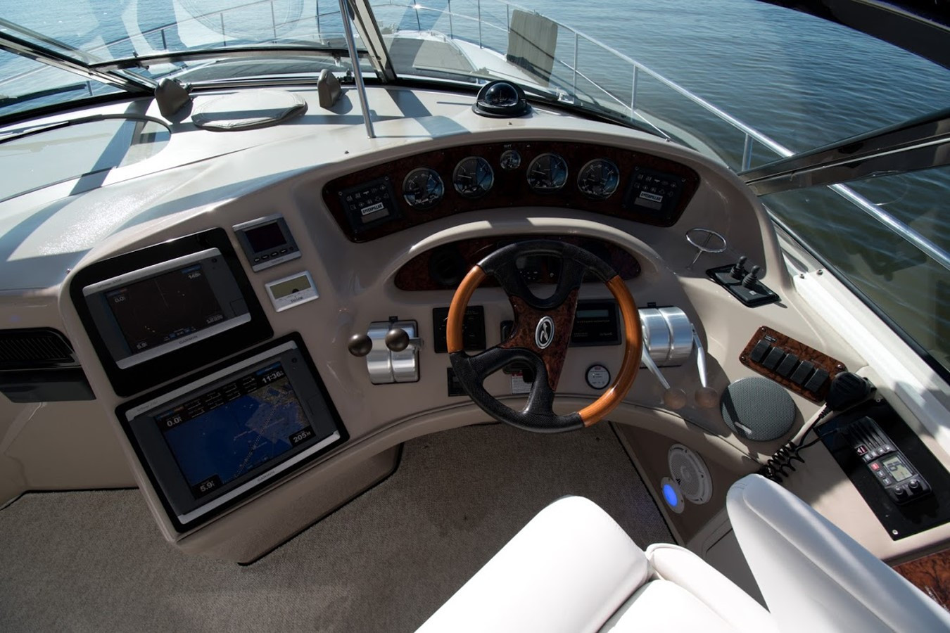 https://arconyachts.ams3.digitaloceanspaces.com/119110/conversions/large_1992108-optimize.jpg