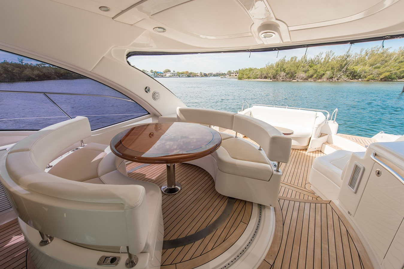 https://arconyachts.ams3.digitaloceanspaces.com/119167/conversions/large_1773195-optimize.jpg