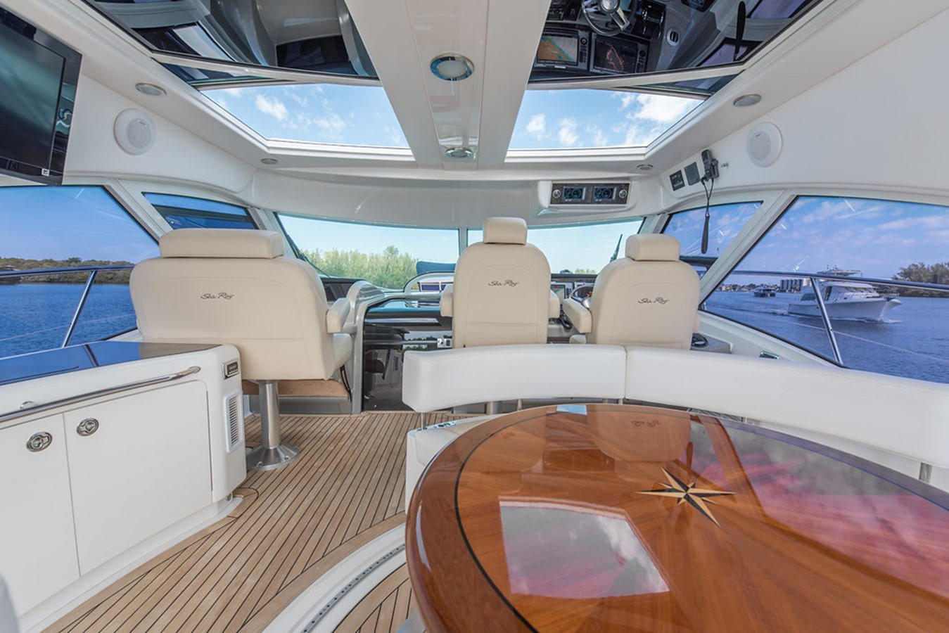 https://arconyachts.ams3.digitaloceanspaces.com/119217/conversions/large_1773212-optimize.jpg