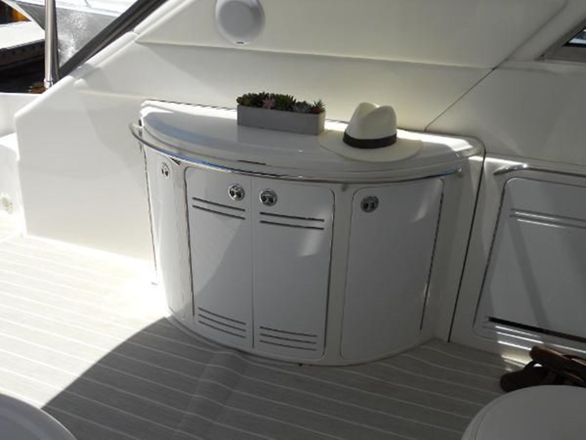 https://arconyachts.ams3.digitaloceanspaces.com/119242/conversions/large_2990586-optimize.jpg