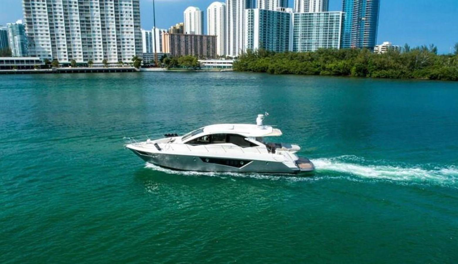 https://arconyachts.ams3.digitaloceanspaces.com/119390/conversions/large_3686156-optimize.jpg