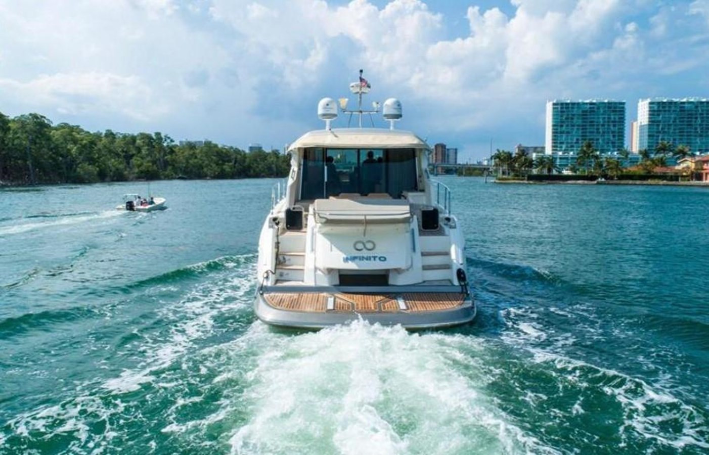 https://arconyachts.ams3.digitaloceanspaces.com/119393/conversions/large_3686157-optimize.jpg
