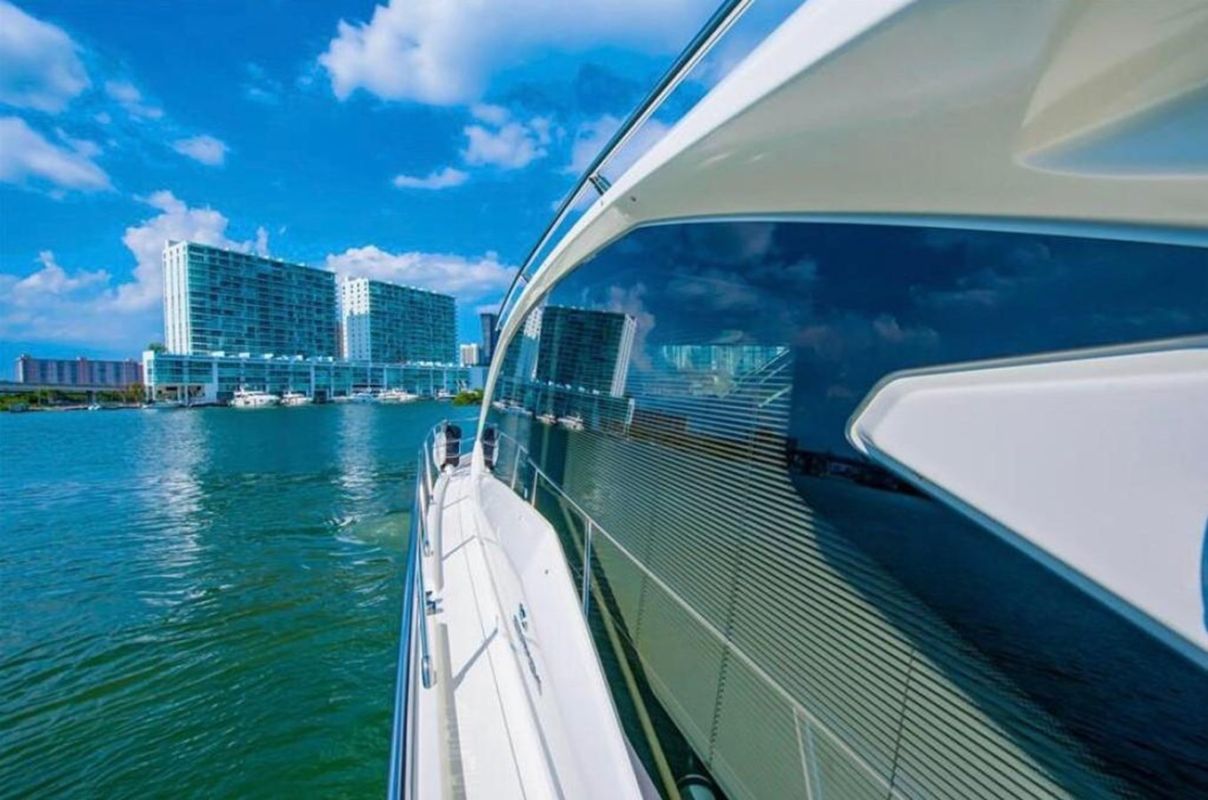 https://arconyachts.ams3.digitaloceanspaces.com/119405/conversions/large_3686161-optimize.jpg