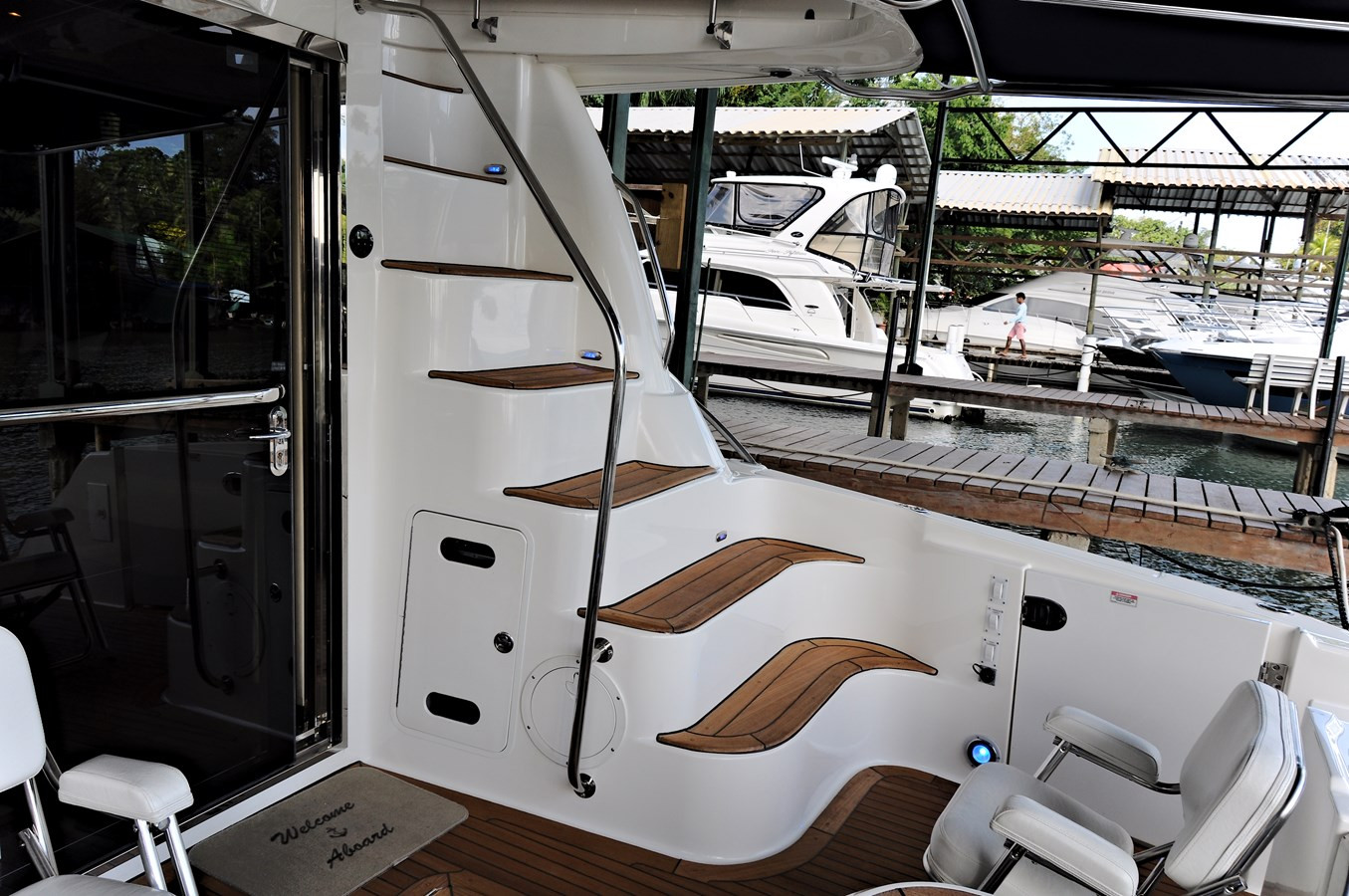https://arconyachts.ams3.digitaloceanspaces.com/119454/conversions/large_3460313-optimize.jpg