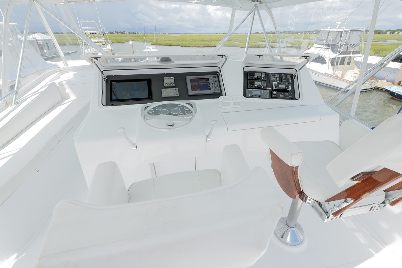 https://arconyachts.ams3.digitaloceanspaces.com/119494/conversions/large_3792713-optimize.jpg