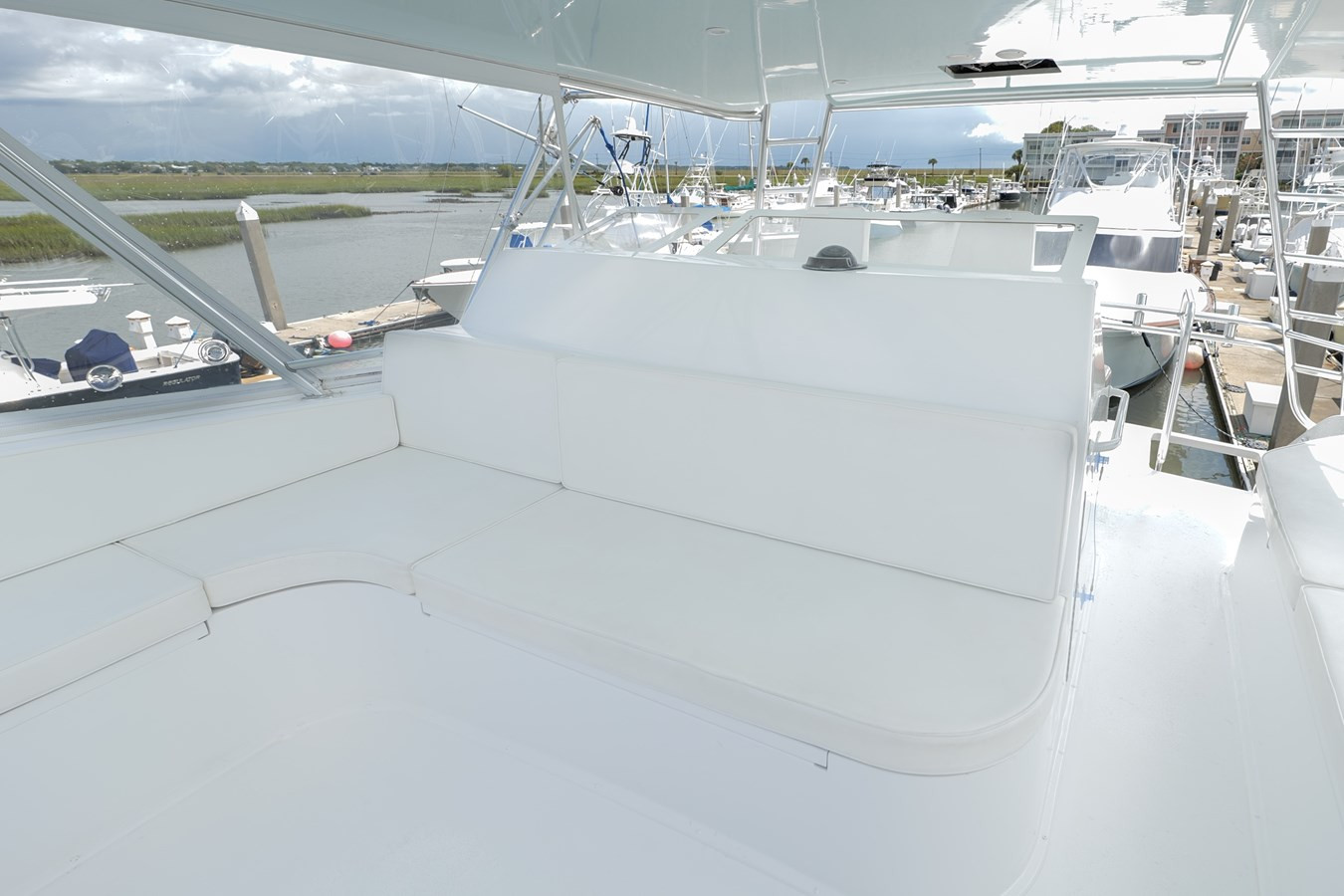 https://arconyachts.ams3.digitaloceanspaces.com/119506/conversions/large_3792717-optimize.jpg