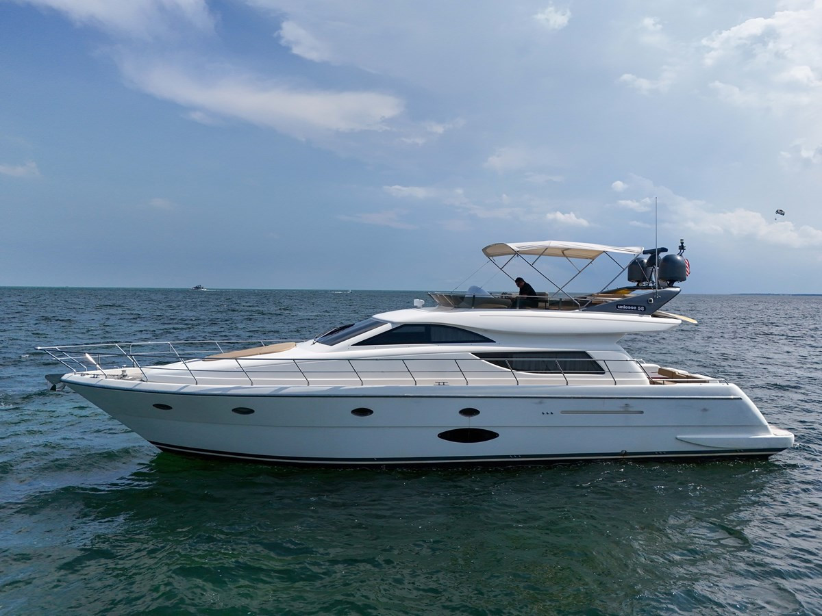 https://arconyachts.ams3.digitaloceanspaces.com/119605/conversions/large_4214942-optimize.jpg