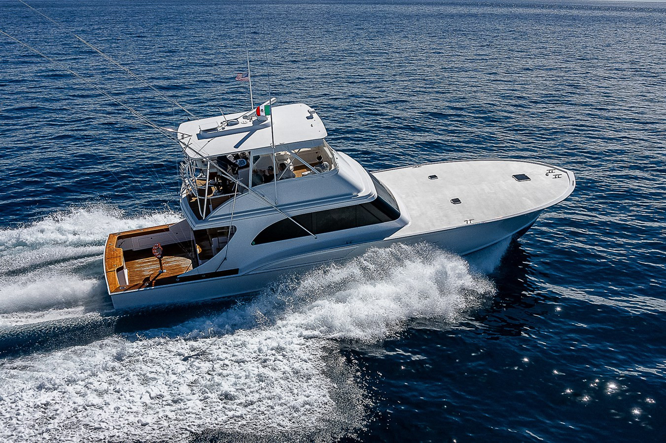 https://arconyachts.ams3.digitaloceanspaces.com/119615/conversions/large_4092987-optimize.jpg