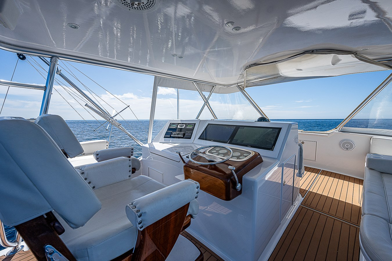 https://arconyachts.ams3.digitaloceanspaces.com/119640/conversions/large_4092995-optimize.jpg