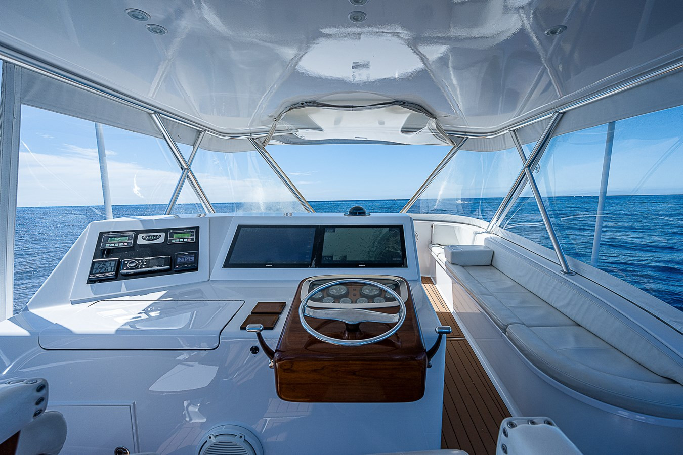 https://arconyachts.ams3.digitaloceanspaces.com/119643/conversions/large_4092996-optimize.jpg