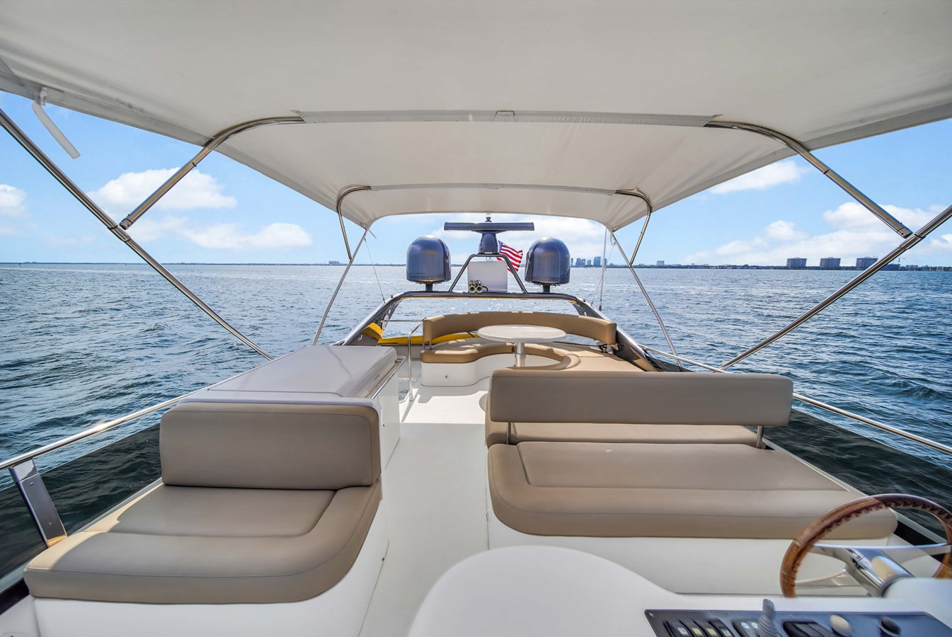 https://arconyachts.ams3.digitaloceanspaces.com/119699/conversions/large_4214973-optimize.jpg