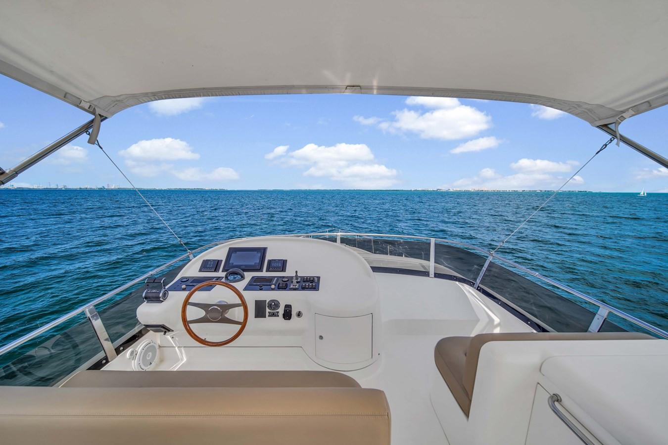 https://arconyachts.ams3.digitaloceanspaces.com/119702/conversions/large_4214974-optimize.jpg