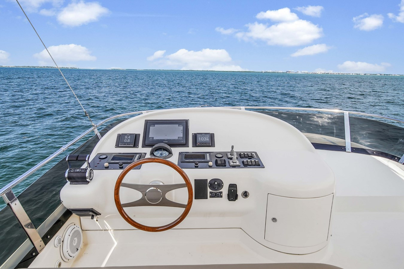 https://arconyachts.ams3.digitaloceanspaces.com/119705/conversions/large_4214975-optimize.jpg