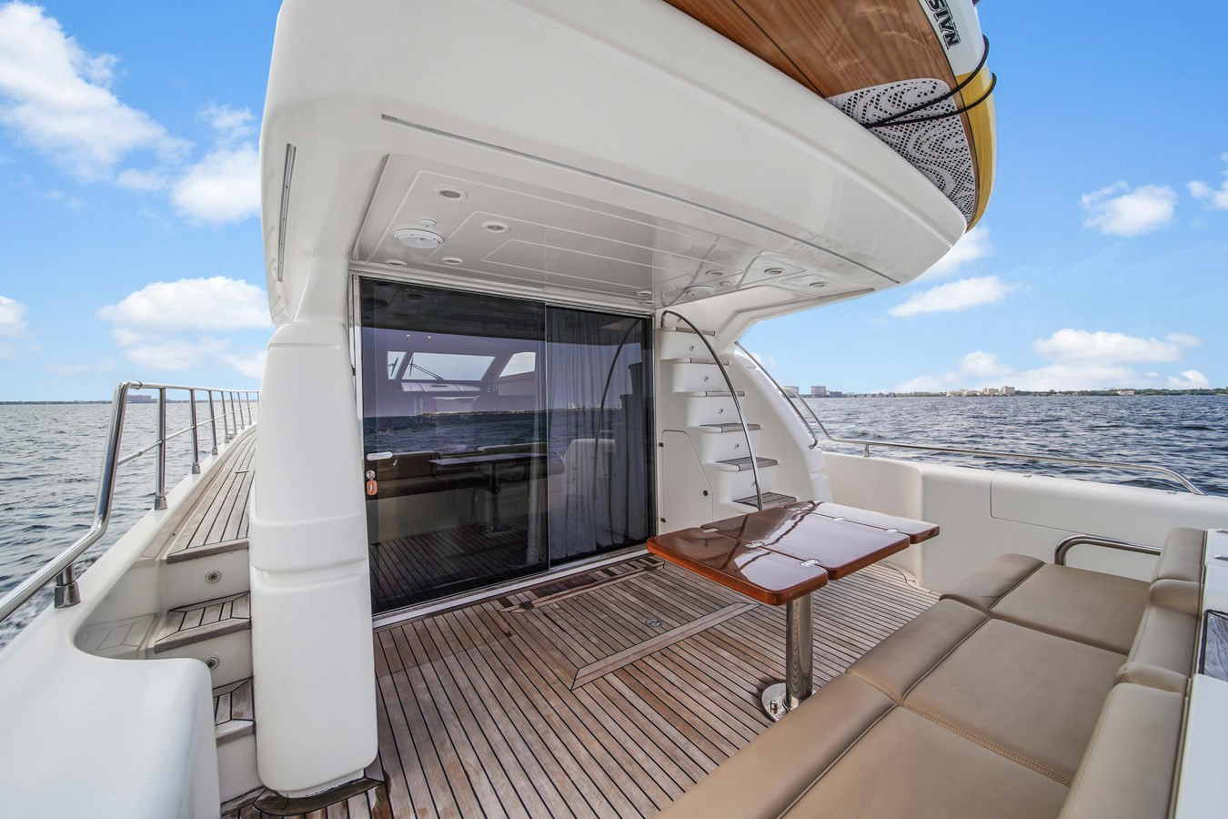 https://arconyachts.ams3.digitaloceanspaces.com/119717/conversions/large_4214981-optimize.jpg