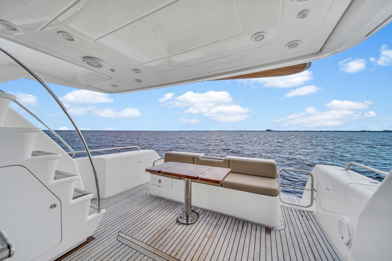 https://arconyachts.ams3.digitaloceanspaces.com/119720/conversions/large_4214982-optimize.jpg