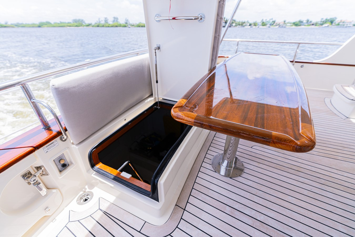 https://arconyachts.ams3.digitaloceanspaces.com/119733/conversions/large_4271805-optimize.jpg